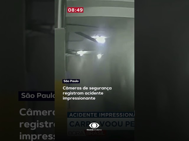 Carro desgovernado voa pela rampa de garagem de prédio. Caso aconteceu em SP. #shorts