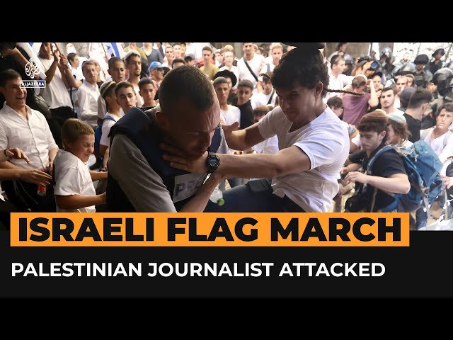 ⁣Palestinian journalist attacked by right-wing ‘Jerusalem Day’ marchers | Al Jazeera Newsfeed