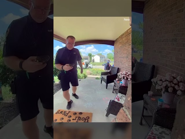 ⁣Watch: Porch pirate nabs Apple Watch in front of FedEx delivery driver #Shorts