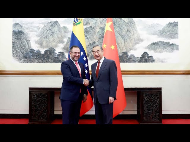 ⁣وانغ يي يلتقي وزير الخارجية الفنزويلي إيفان جيل بينتو