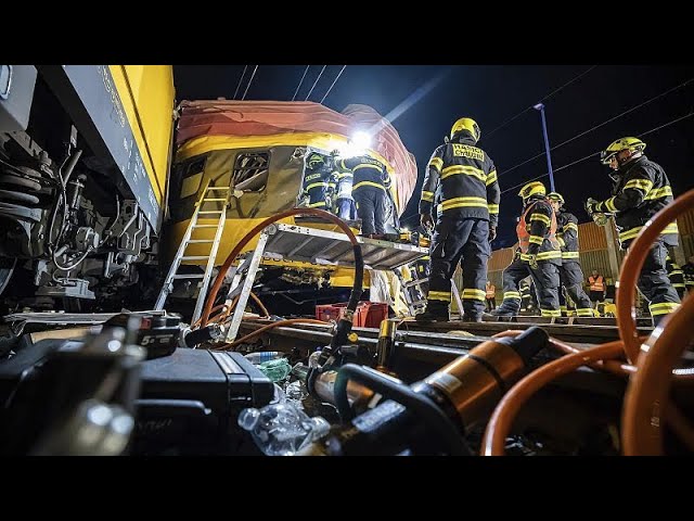 ⁣Accidente mortal tras chocar frontalmente dos trenes en la República Checa