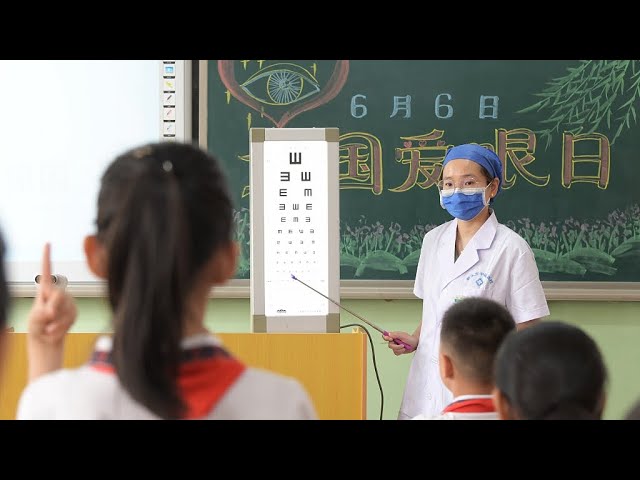 ⁣La Chine intensifie ses efforts pour lutter contre la myopie infantile