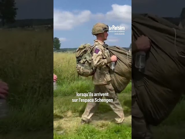 ⁣Les parachutistes britanniques contrôlés par la douane dans un champ en Normandie