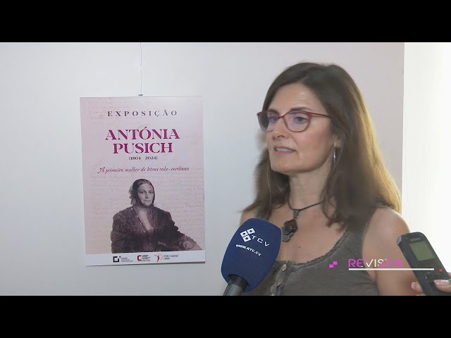 ⁣Antónia Pusich em exposição bibliográfica na Praia