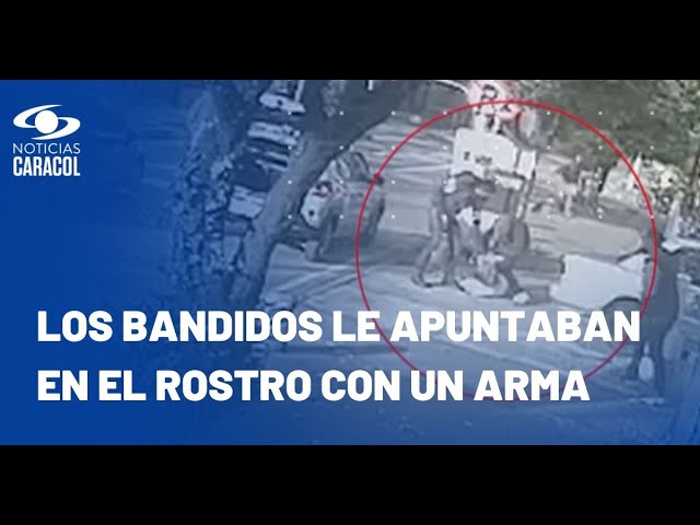 ⁣Mujer luchó contra dos delincuentes en Bogotá e impidió que le robaran el bolso