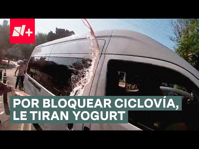 ⁣Ciclista le arroja yogurt a chofer que bloqueaba ciclovía en la colonia Roma - N+