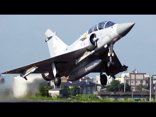 ⁣Macron : Paris fournira à Kyiv des avions de combat Mirage