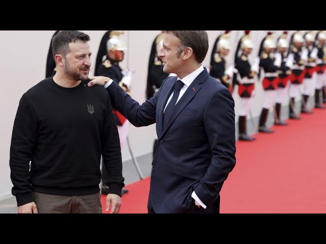⁣Zelensky à Paris : Macron annoncera-t-il l'envoi des instructeurs français en Ukraine ?