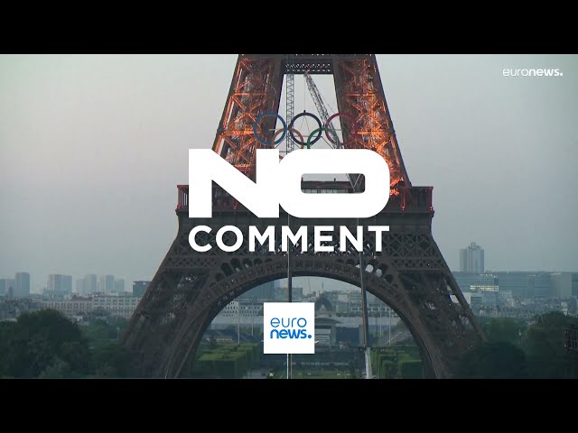 ⁣NO COMMENT: La Torre Eiffel se viste con los aros olímpicos