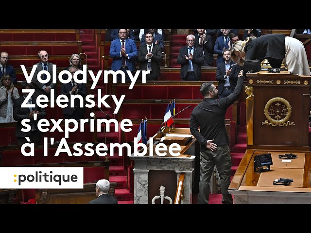 ⁣Emu face aux députés, Volodymyr Zelensky remercie en français la France pour son soutien