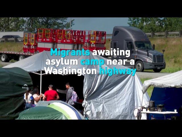 ⁣Migrants awaiting asylum camp near Washington highway