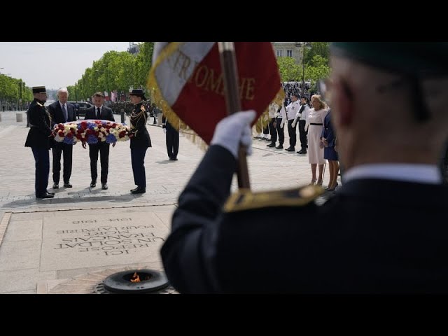 Joe Biden accueilli à l'Élysée par Emmanuel Macron