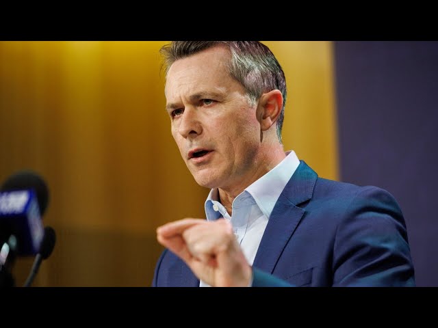 ⁣‘Big mistake’: Jason Clare slams Peter Dutton over energy policy