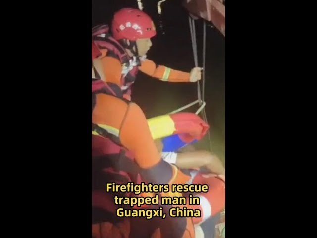 ⁣Firefighters rescue trapped man in Guangxi, China