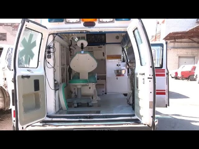 ⁣Una ambulancia reconvertida en clínica dental en medio de la guerra en Ucrania