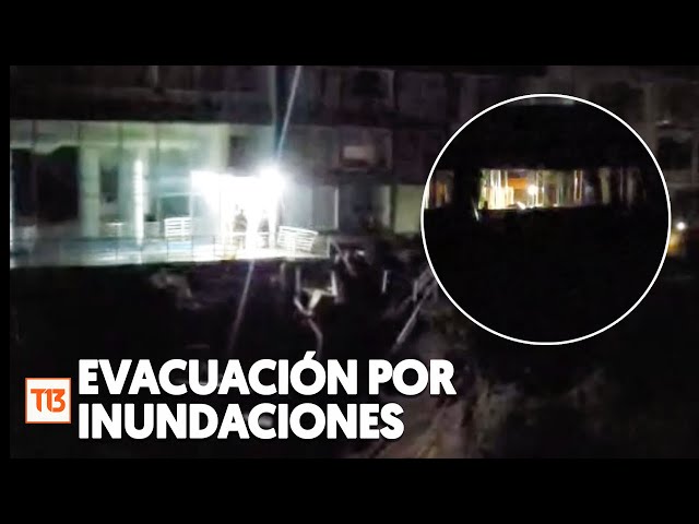 VIDEO | Evacúan edificio en Reñaca por socavón al pie de la construcción