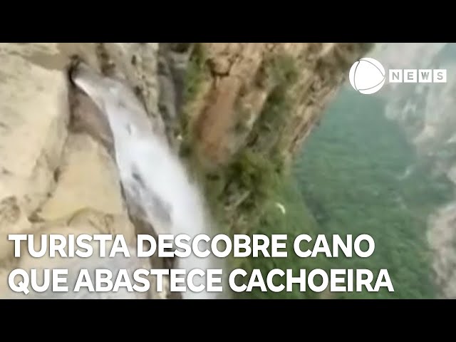 ⁣Turista descobre cano que abastece famosa cachoeira na China