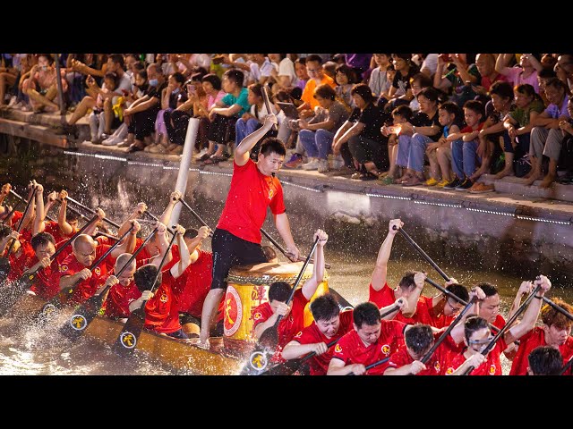 ⁣Rowers tackle river in annual Foshan dragon boat race