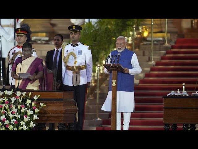 ⁣El primer ministro indio, Narendra Modi, jura su cargo para un inusual tercer mandato tras su…