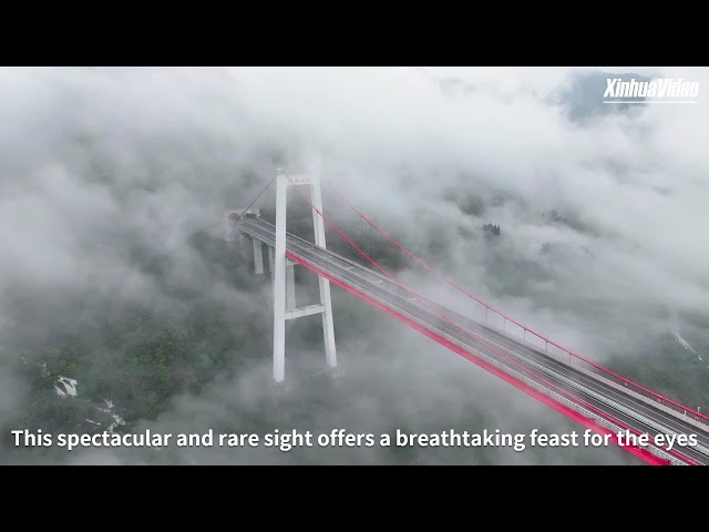 ⁣Enchanting cloudy expanse transforms Fenglin Bridge into a "skywalk"