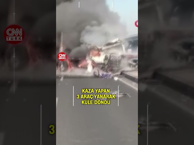 ⁣İzmir’de Kaza Yapan 3 Araç Yanarak Küle Döndü!