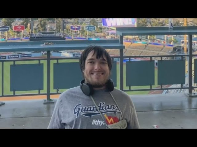 ⁣Man on a mission to visit all Major League Baseball parks despite his limited mobility