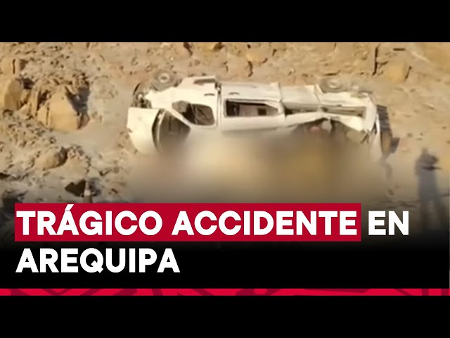 ⁣Arequipa: despiste de miniván causó la muerte de al menos seis personas