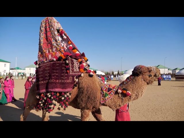 ⁣«Слияние трендов и культуры» мода Туркменистана
