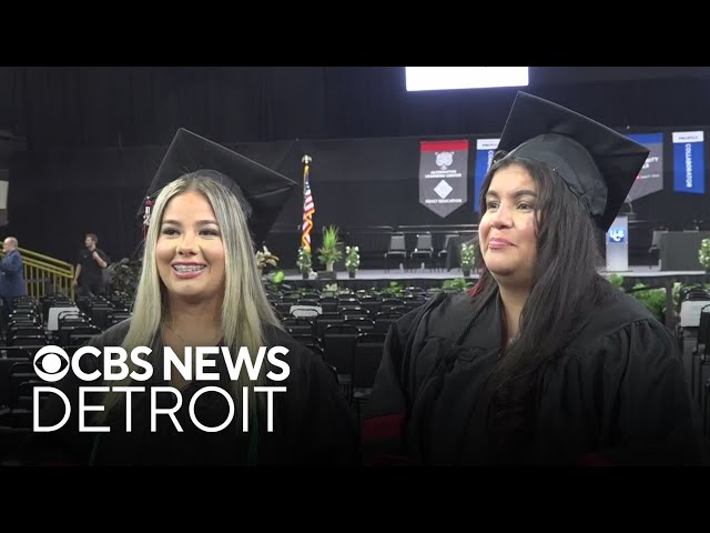 ⁣Michigan mother, daughter graduate high school together