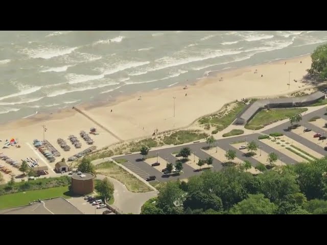 ⁣Controversy brews in Chicago suburb over new fees, fence at beach