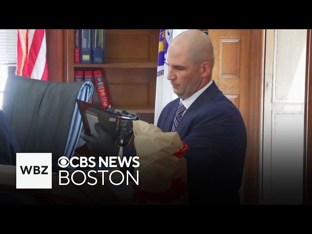 ⁣Trooper Michael Proctor reads personal text messages in Karen Read murder trial