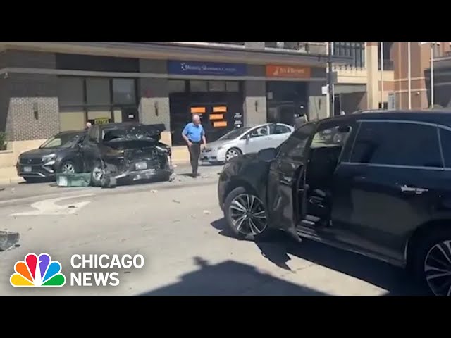 ⁣Multiple injured after CTA bus crashes into numerous vehicles in Bridgeport
