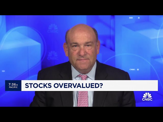 ⁣CNBC Fed Survey: Market run-up boosts concerns that stocks are overvalued for a soft landing