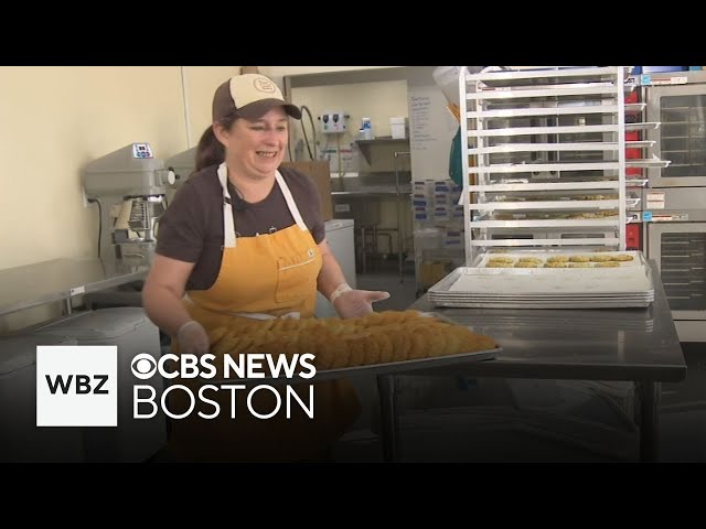 ⁣Massachusetts bakery honoring Tom Brady with "Goatmeal" cookies