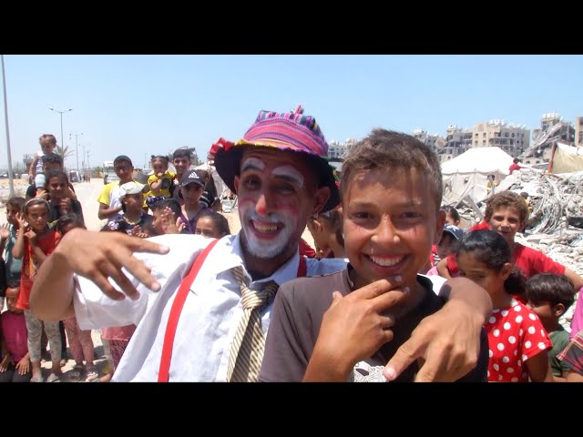 ⁣Circus troupe brings joy to children in Gaza shelter centers