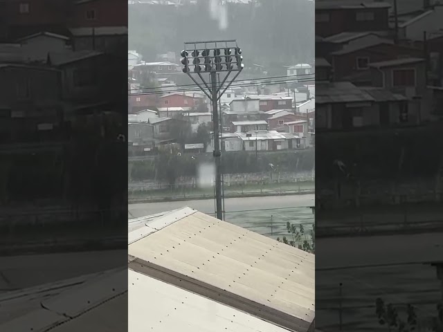 ⁣Estadio de Lota inundado con el paso del sistema frontal