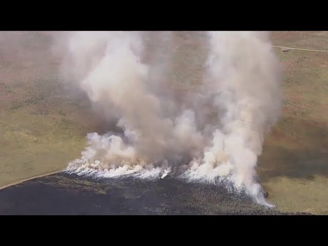 ⁣Brighton fire crews battle brush fire burning near Barr Lake