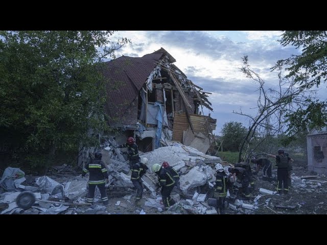 ⁣Encore une nuit sous les bombes en Ukraine, la capitale frappée