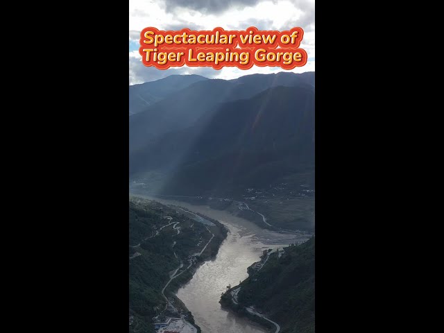 ⁣Spectacular view of Tiger Leaping Gorge in China's Yunnan