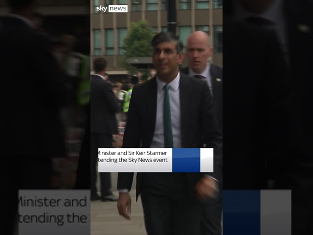 ⁣Rishi Sunak booed as he arrives at Sky's special leaders' event