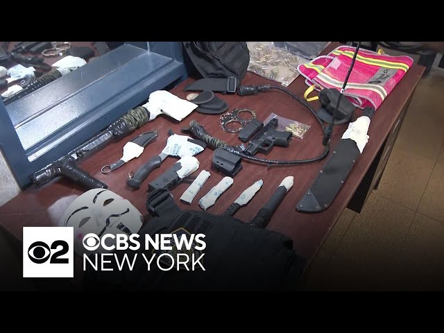 ⁣Gun, knives, part of NYPD uniform found among arsenal of weapons in Queens