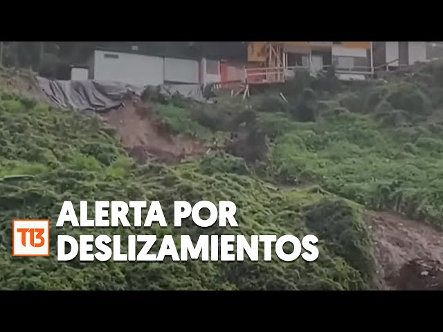 ⁣Centro de Concepción anegado y alerta por deslizamientos en Talcahuano