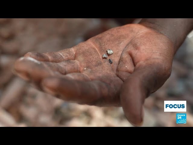 ⁣Au Kenya, la découverte de gisements de coltan suscite l'espoir • FRANCE 24
