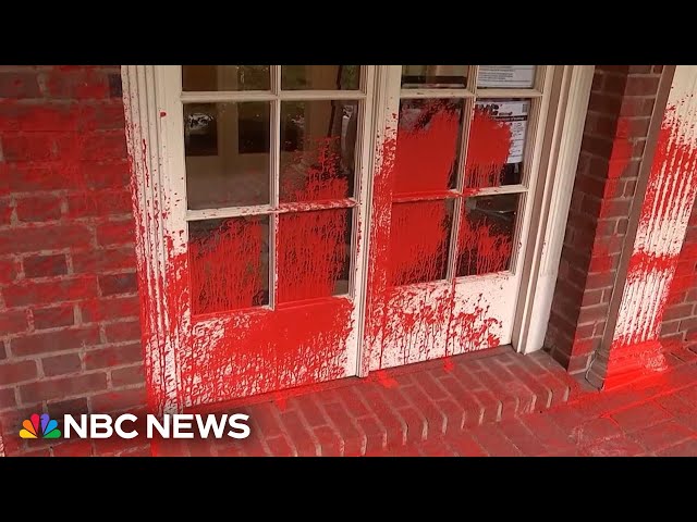 ⁣Vandals deface homes of Brooklyn Museum's Jewish leaders