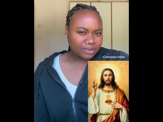 ⁣Dossier lourd :Une comorienne devenue chrétienne explique son choix. Née aux Comores et de parents..