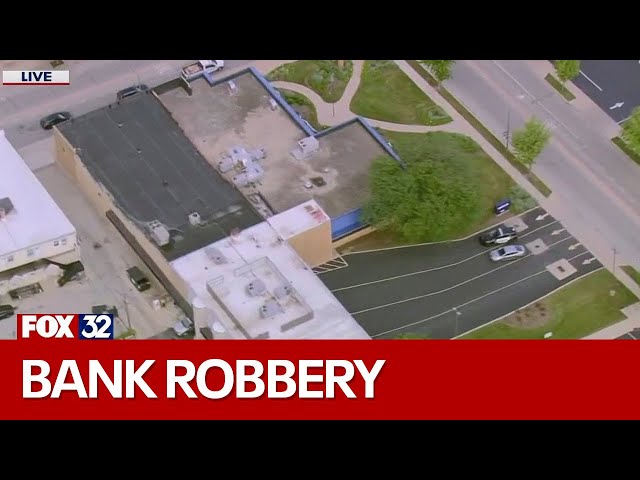 ⁣Armed suspect on the run after Elmhurst bank robbery, police say