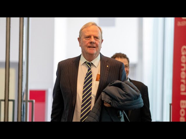 ⁣Peter Costello unable to ‘worm his way out’ of resignation after clash with journalist
