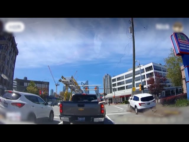 ⁣CAUGHT ON CAMERA | Video shows chaotic crash in British Columbia that led to power outage