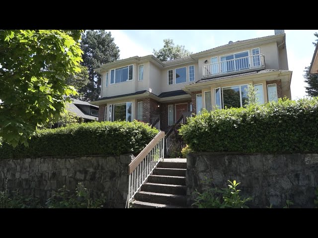 ⁣Sellers still occupying home in Vancouver that they sold for $3.9 million a year ago