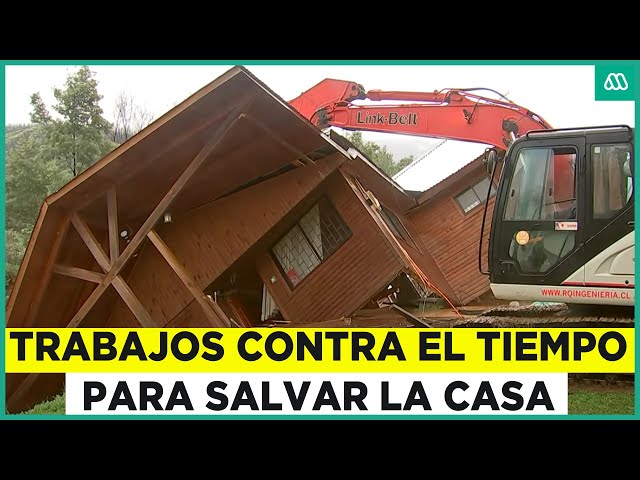 ⁣¿Se puede salvar la casa?: Maquinaria pesada llega a vivienda afectada en Quillón